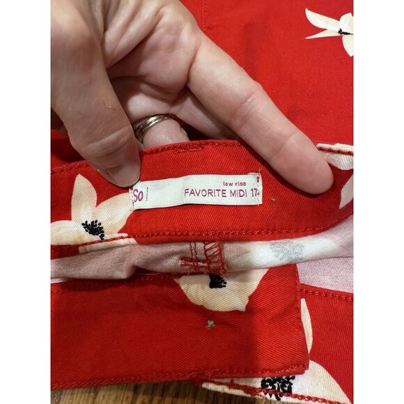 NWT SO Low Rise Favorite Midi Red Floral Juniors Womens Shorts Size 17 - Picture 5 of 5